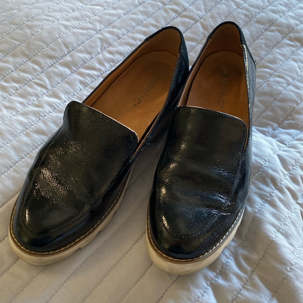 Vionic Patent Leather Kensley Loafer 6.5